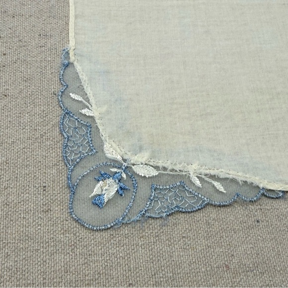 Vintage Floral Handkerchief Set of 3 in Blue and White - Picture 3 of 12